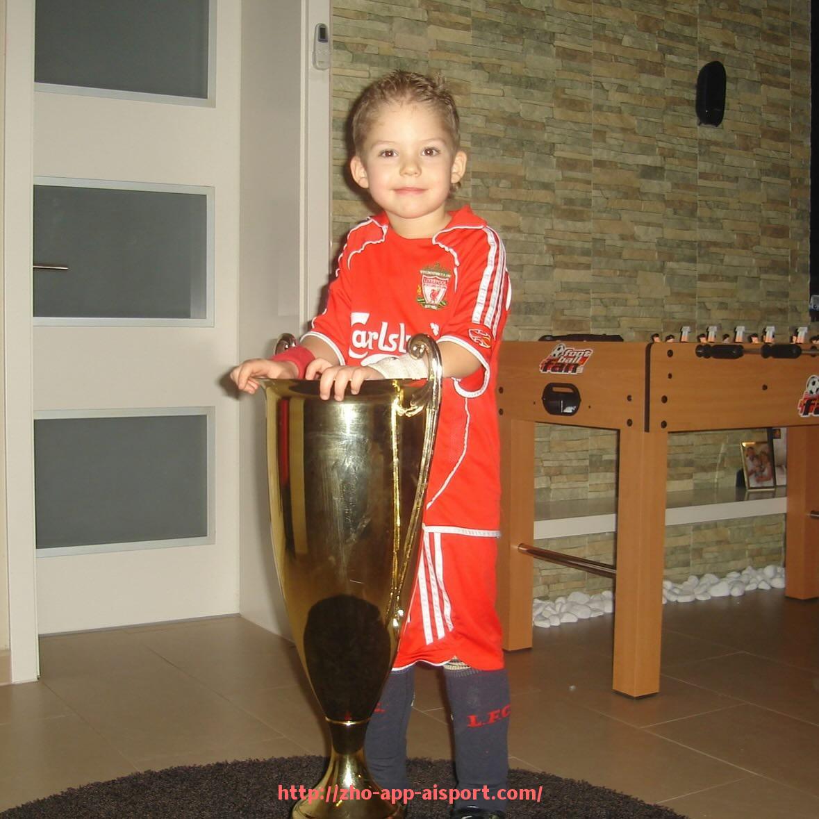 爱体育app-世俱杯历届比赛中球员关键传球表现与助攻转化率